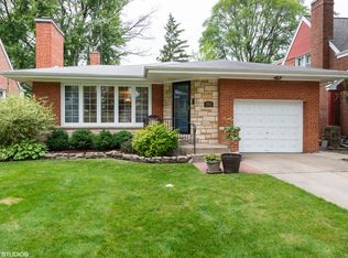 1014 Saint James Pl, Park Ridge, IL 60068