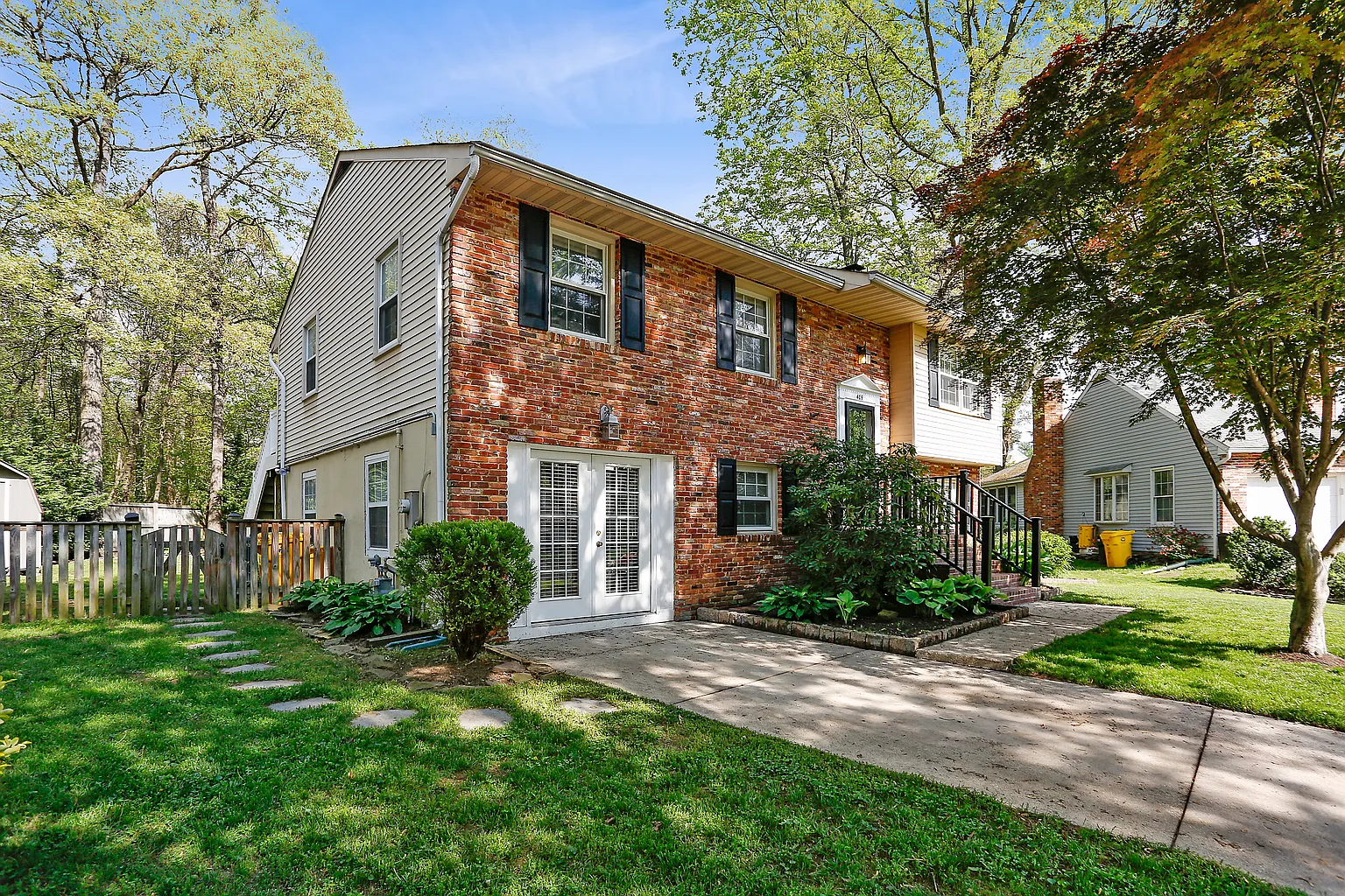 409 Hucknall Ct photo 1
