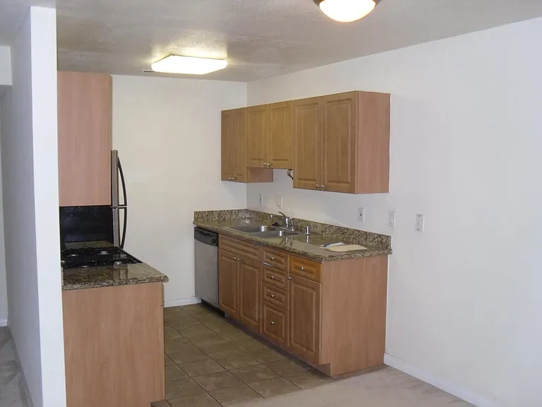 240 W Lincoln Ave W #6 — Photo 5