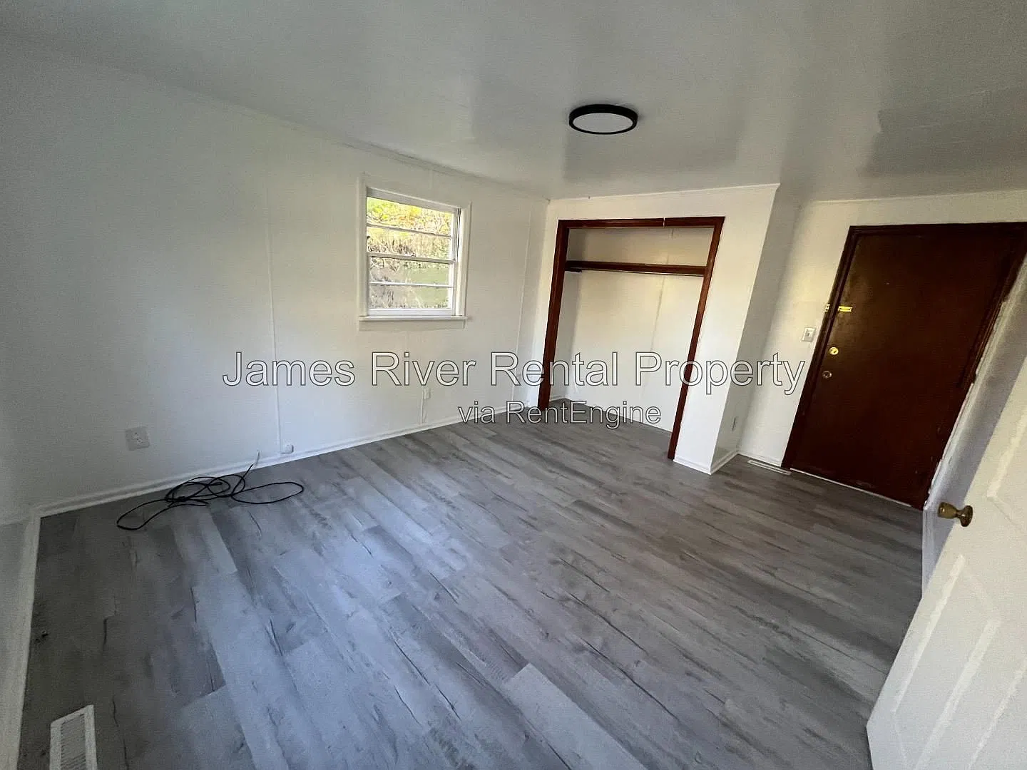 3 bed, 1.0 bath, 1032 sqft, $1,195 — Photo 2
