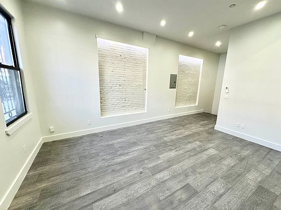4th image of 446 Gates Ave APT 1A