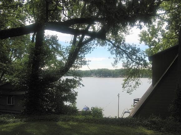 2nd image of 30 Lake Grove Clb