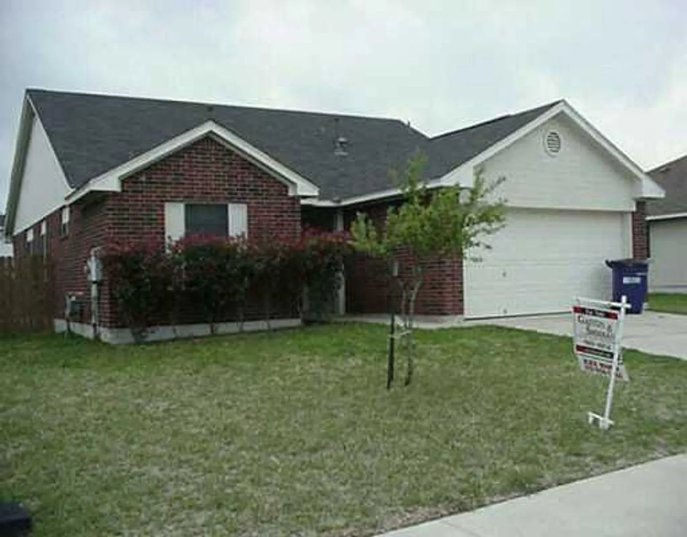Charming 3-Bedroom Home in Hutto with Private Backyard & 1-Car Garage — Photo 1