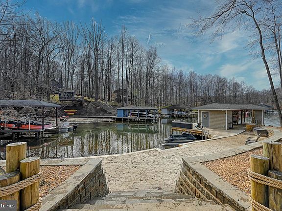 3rd image of 14 Elnor Rd