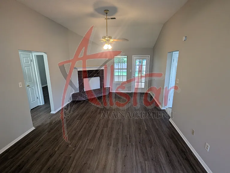 2922 Waverly Dr — Photo 6