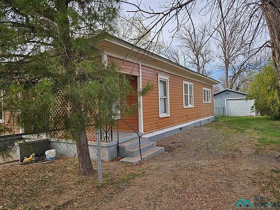 2nd image of 517 E 5th St