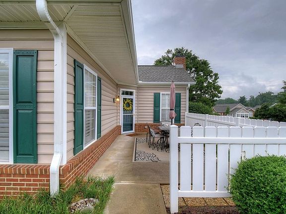 5th image of 173 Avonlea Pl #0