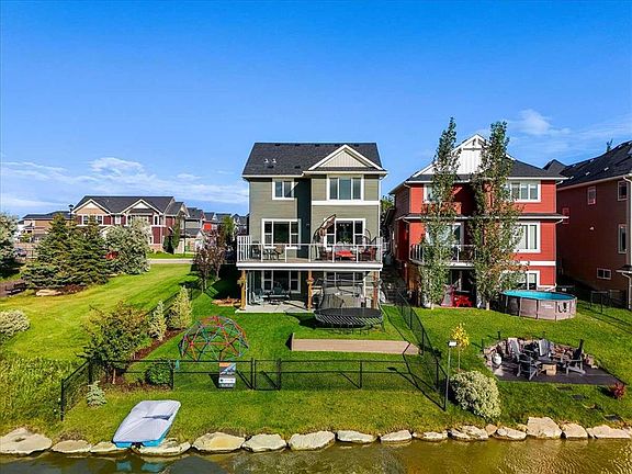 4th image of 87 E Baywater Rise SW