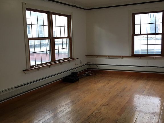 3rd image of 110 Thorne St