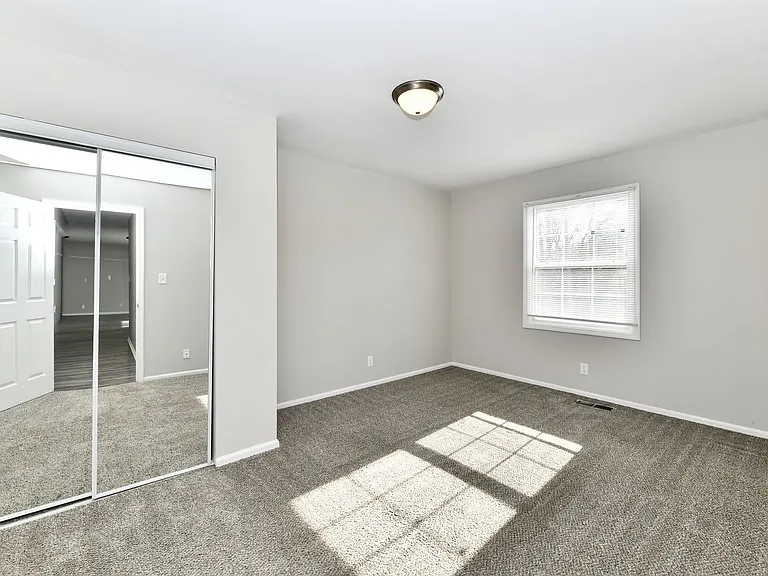 Park Lane Apartments — Photo 28
