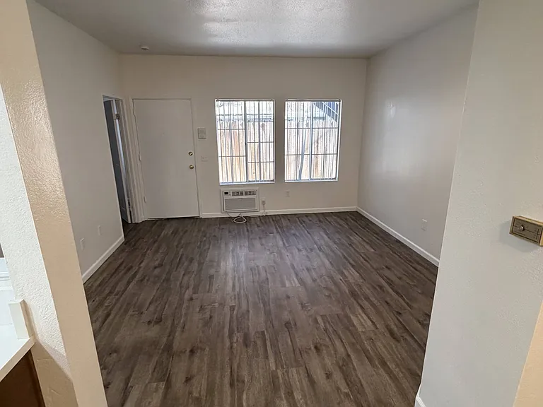 4135 IOWA ST - 5 — Photo 5