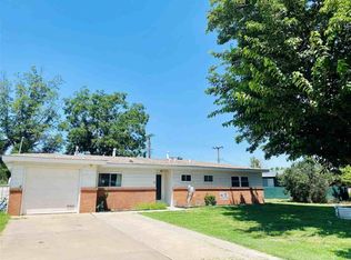 3302 Bandolina Ave, Roswell, NM 88201