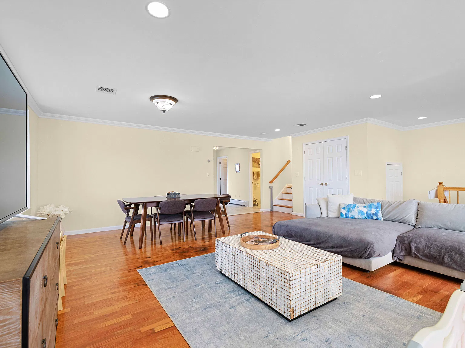 3 bed, 1844 sqft, $3,950 — Photo 4