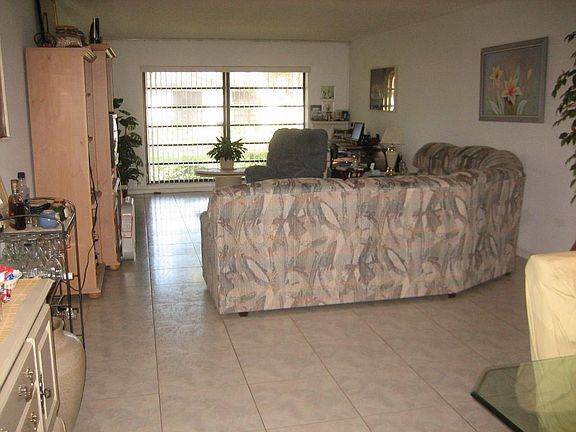 4th image of 4926 Equestrian Cir APT A