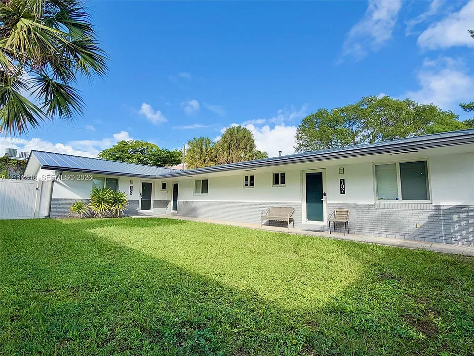 105 NE 30th Ct #105