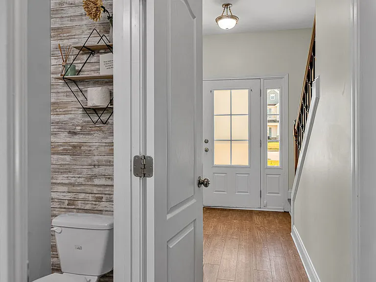 218 Maidstone Dr — Photo 17
