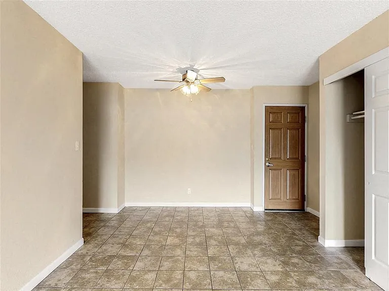 Oak Valley Apartments — Photo 20