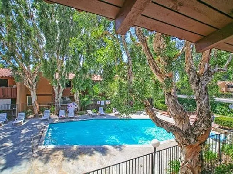 1040 W Macarthur Blvd #45 — Photo 21