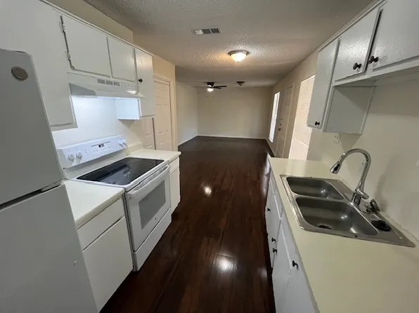 8127 Stonehurst St APT 5, Dallas, TX 75217