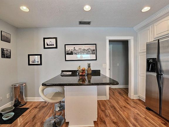 3rd image of 430 12th Pl SE