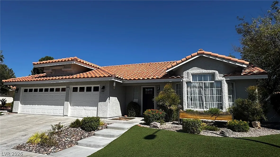 3 bed, 2.0 bath, 2082 sqft, $4,298 — Photo 1
