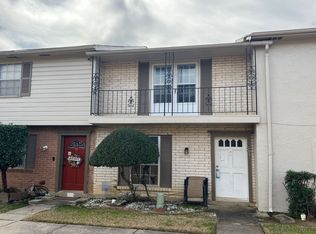 61 W Townhouse Ln #17, Grand Prairie, TX 75052