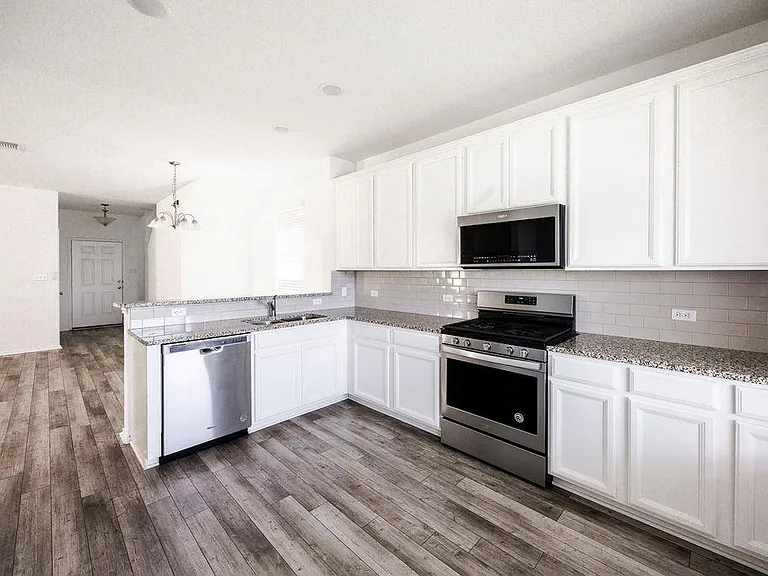 448 English Oak St — Photo 7
