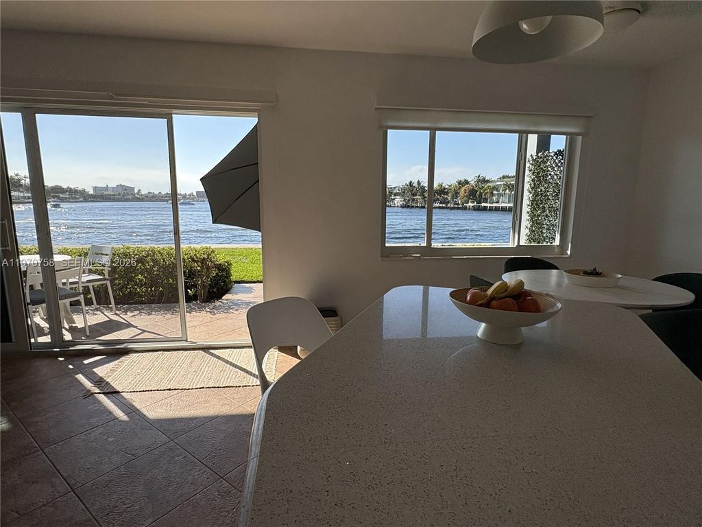 1201 S Riverside Dr APT 107, photo 5
