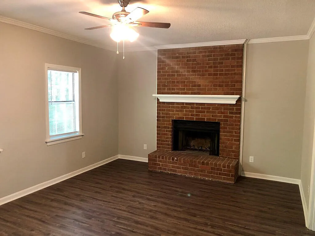 3 bed, 2.5 bath, 1542 sqft, $1,695 — Photo 3