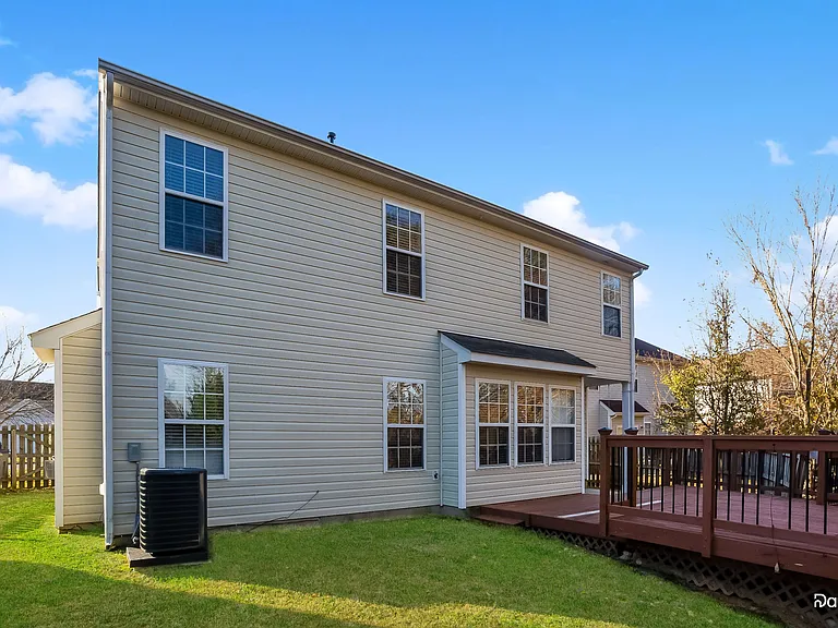 338 Courtland Ct — Photo 13