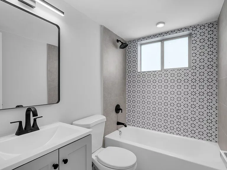 560 NE 63rd St #3 — Photo 22