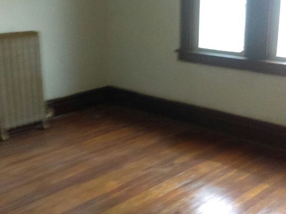 4th image of 262 S Burnet St
