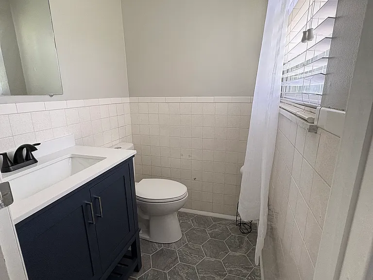 921 Gustane Dr — Photo 7