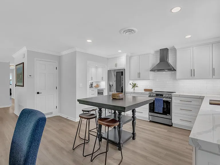 611 Gardenia Ln — Photo 10