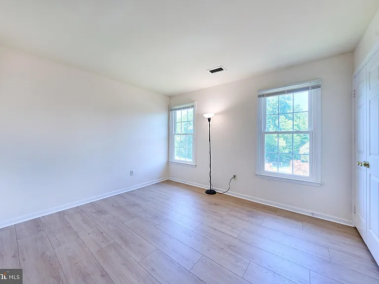 8508 Silverdale Rd — Photo 29