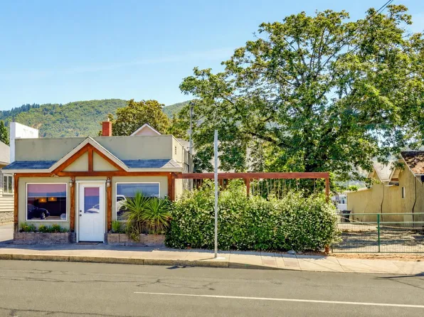 1215 NE 6th St, Grants Pass, OR 97526