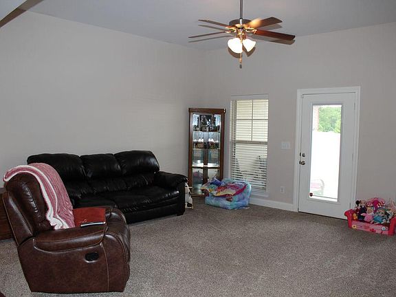 4th image of 2931 Stuyvesant Ln