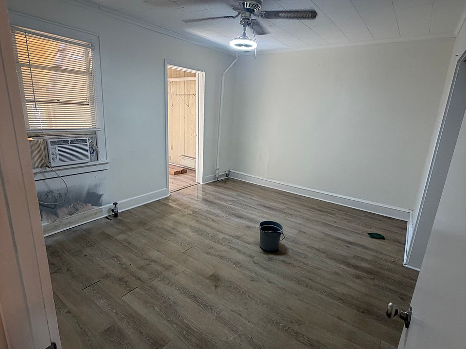 2nd image of 1617 Jackson St #1