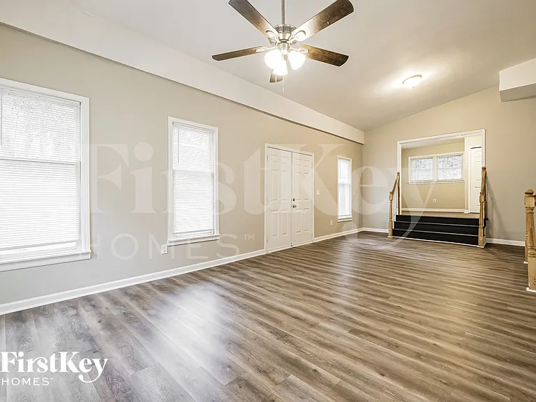 1749 S Alvarado Ter SW — Photo 4
