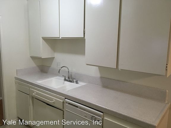 3rd image of 14701 Rayen St APT 211