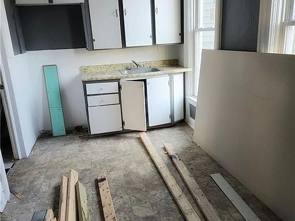 4th image of 274 Washburn St