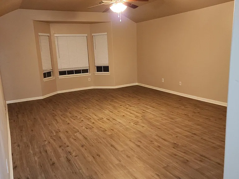 4918 Landward Ln — Photo 2