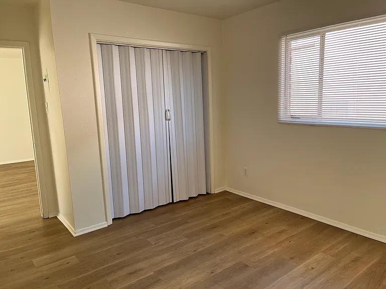 Spacious, Updated 1 Bedroom just 4 Blocks West of UNM — Photo 8