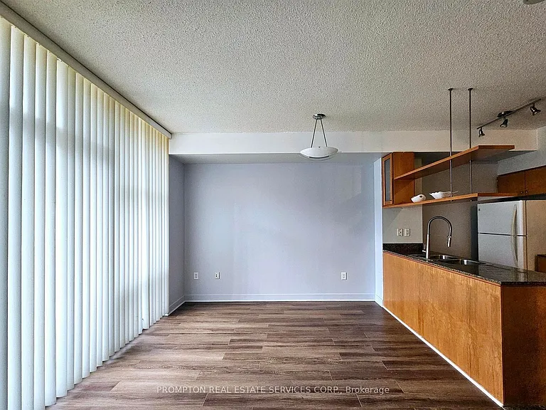 9 Spadina Ave #709 — Photo 5