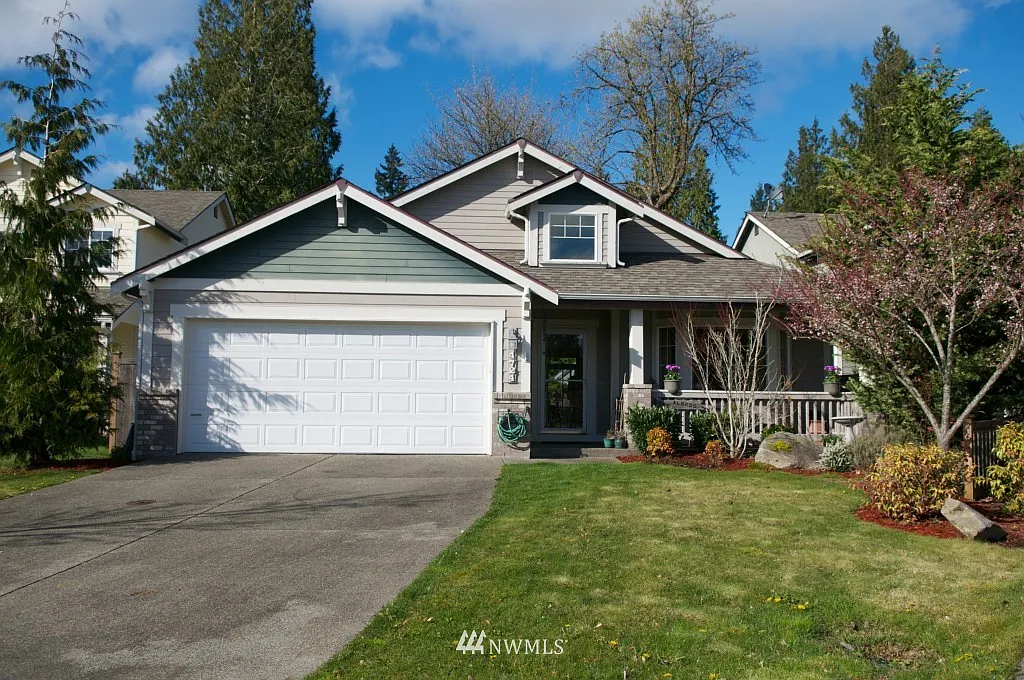4724 Kapalea Street SE photo 1