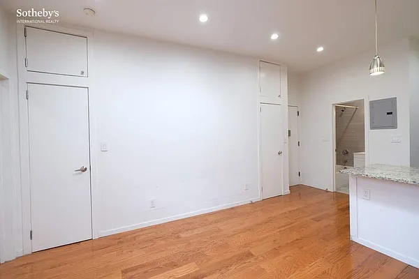 Rented by Sotheby's International Realty | media 6