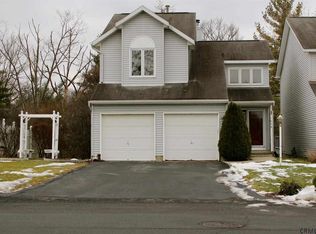 1028 Sterling Ridge Dr, Rensselaer, NY 12144