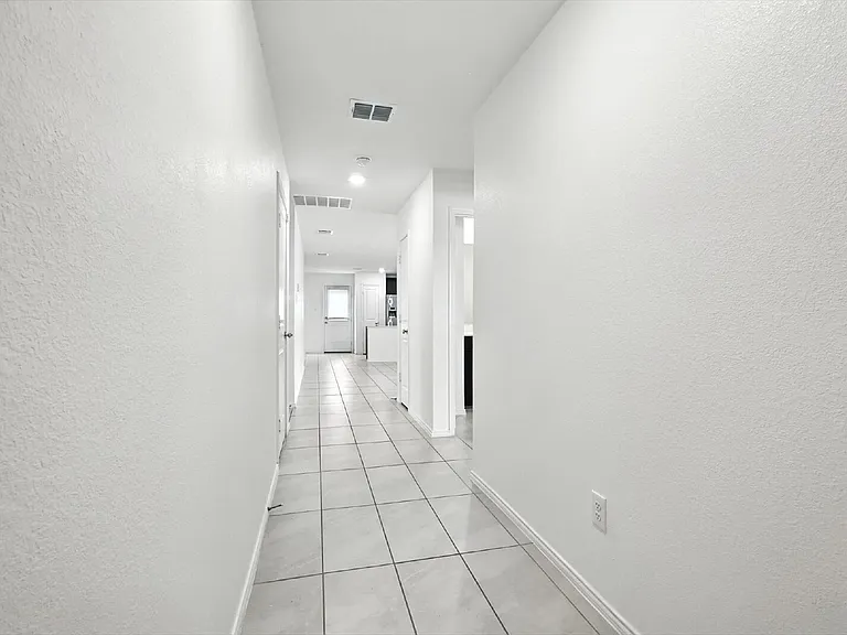 1653 Bluffview Dr — Photo 5