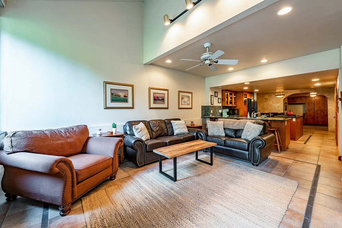 4 bed, 2.5 bath, 1700 sqft, $5,040 — Photo 3