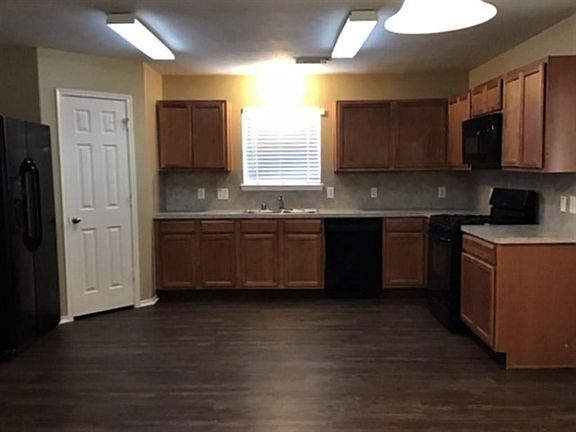 5th image of 10406 Iris Lake Ct